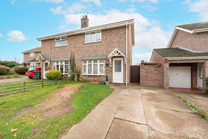 3 Bedroom Semi-Detached House For Sale In Provan Crescent, Belton, NR31
