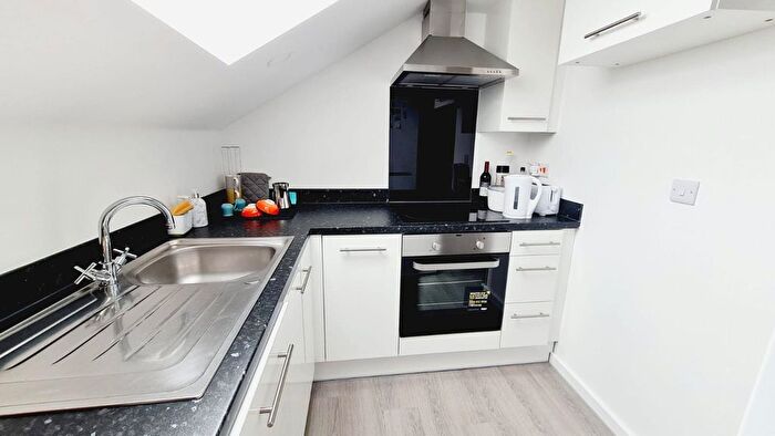 2 Bedroom Flat To Rent In , Viaduct, Kirkstall, Leeds, LS4