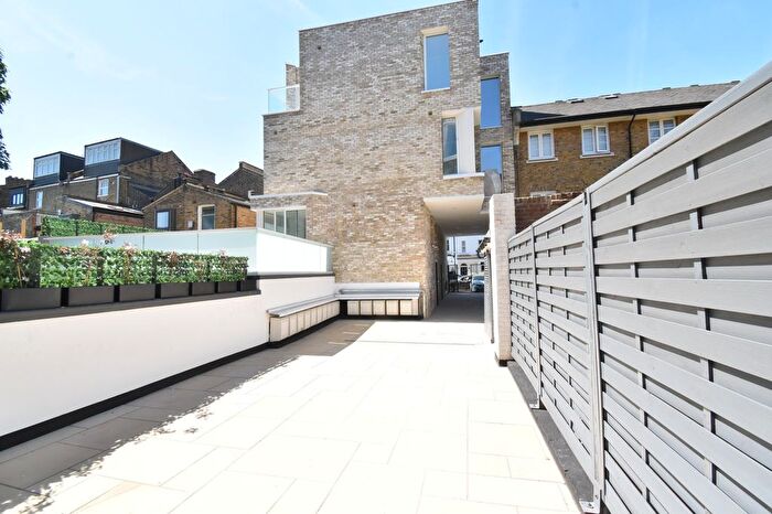 3 Bedroom Flat To Rent In Powell Road, London, E5
