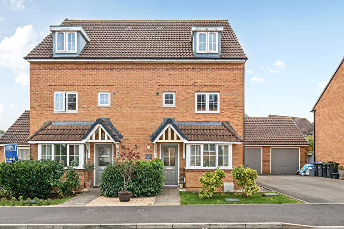 4 Bedroom Semi-Detached House For Sale In Hurricane Drive, Calne, SN11