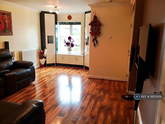 3 Bedroom Terraced House To Rent In Aldenham Close, Slough, SL3