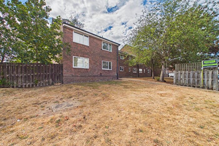 2 Bedroom Flat For Sale In Banbury, Bracknell, Berkshire, RG12