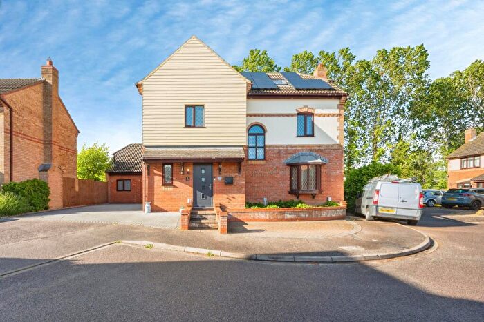 6 Bedroom Detached House For Sale In Grovebury Court, Wootton, Bedford, Bedfordshire, MK43