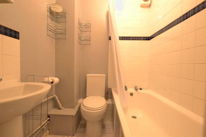 1 Bedroom Flat To Rent In Wiltshire Drive, Halesowen, B63