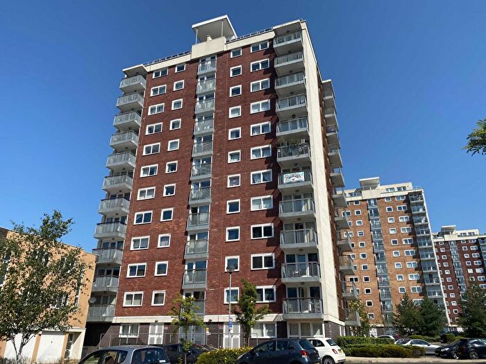 1 Bedroom Flat To Rent In Lakeside Rise, Manchester, M9