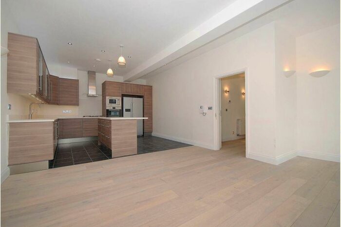 4 Bedroom Flat To Rent In Villiers Road, Willesden Green, NW2