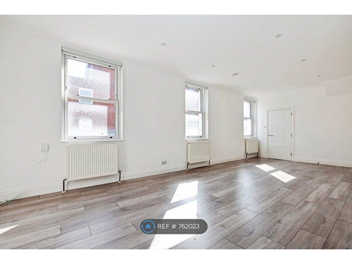 3 Bedroom Flat To Rent In Pratt Street, London, NW1