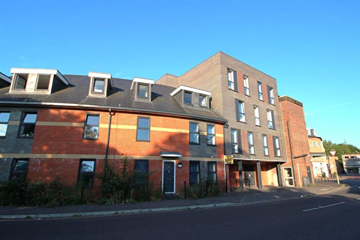 1 Bedroom Flat To Rent In Winifred Court, Prince George Street, Havant, PO9