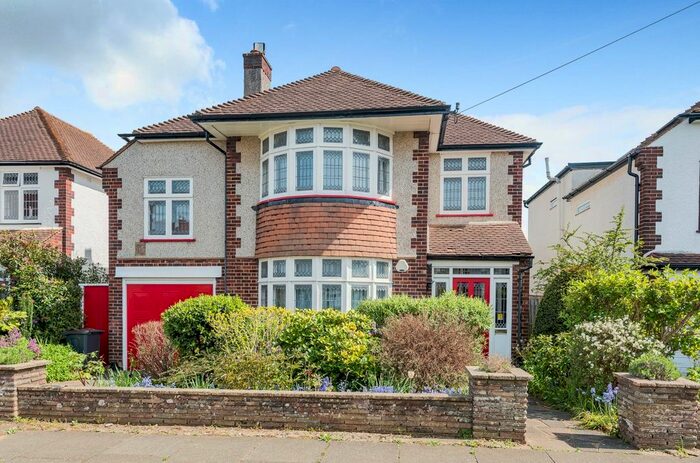 4 Bedroom Detached House To Rent In The Ridge, Orpington, BR6