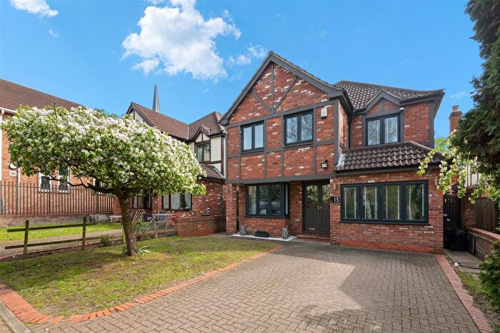 4 Bedroom Detached House For Sale In Harwell Close, Ruislip, HA4