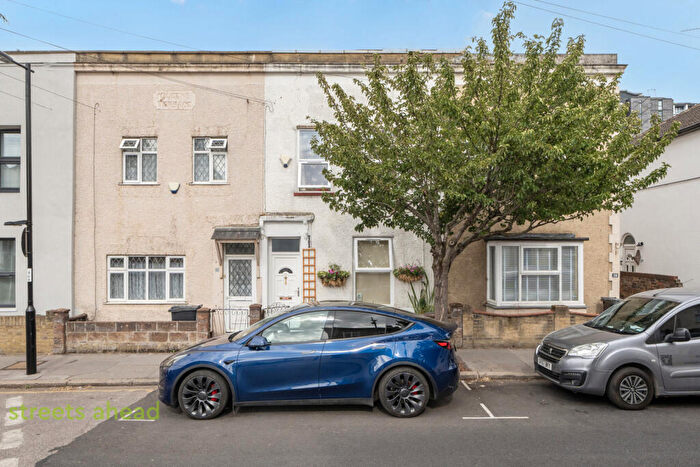 3 Bedroom Terraced House For Sale In Wandle Road, Croydon, CR0