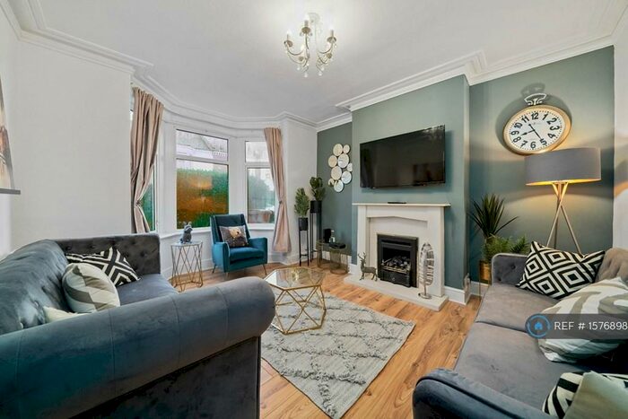 3 Bedroom Semi-Detached House To Rent In Colwyn Road, Northampton, NN1