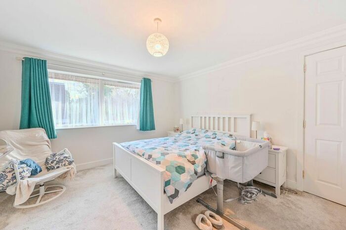 2 Bedroom Flat To Rent In Holden Road, Woodside Park, London, N12