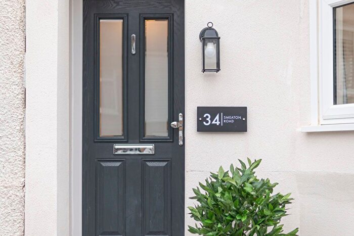 3 Bedroom Terraced House For Sale In Smeaton Road, Woodford Green, IG8