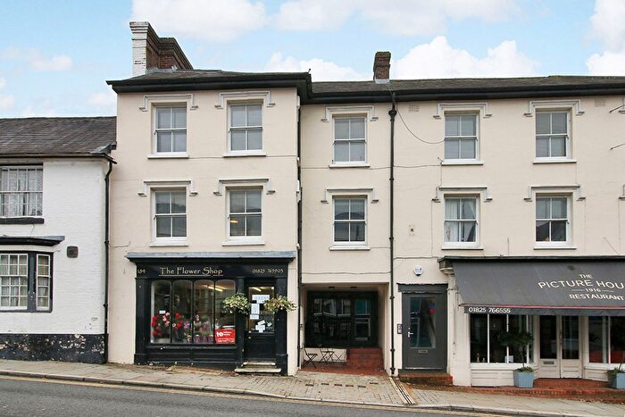 2 Bedroom Flat To Rent In High Street, Uckfield, TN22