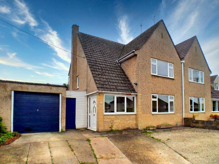 3 Bedroom Semi-Detached House To Rent In Siddington Road, Cirencester, GL7
