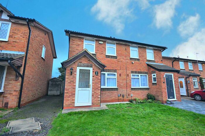 2 Bedroom House To Rent In Copperfield Close, Kettering, NN16