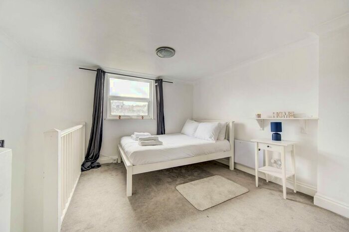 1 Bedroom Flat To Rent In Hogarth Road, Earls Court, London, SW5