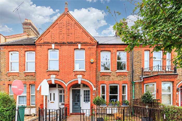 2 Bedroom Flat To Rent In Brettenham Road, Walthamstow, London, E17