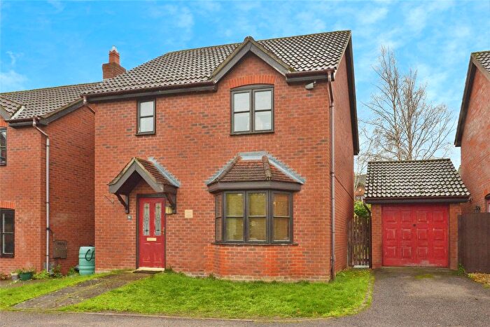 3 Bedroom Detached House For Sale In Upper Wood Close, Shenley Brook End, Milton Keynes, Buckinghamshire, MK5