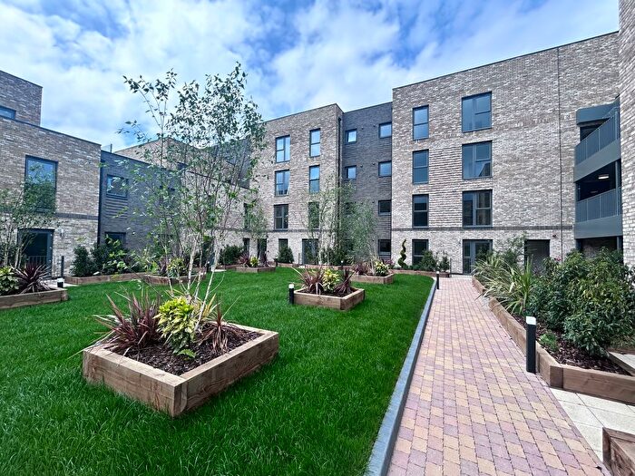 2 Bedroom Flat To Rent In Luctons Close, Loughton, IG10