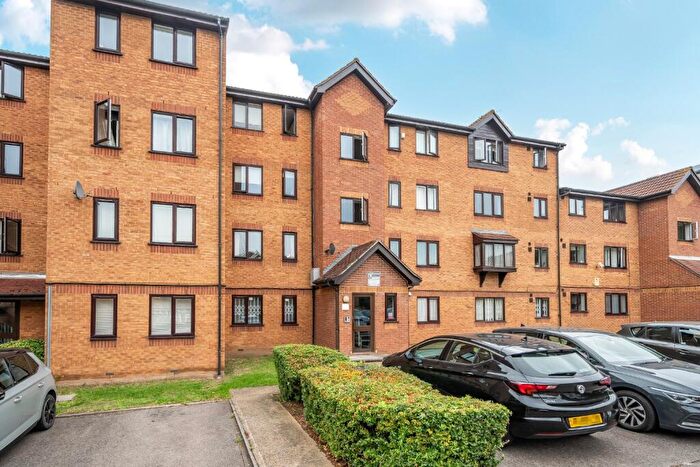 1 Bedroom Apartment For Sale In Grinstead Road, London, SE8