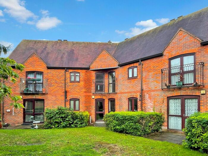 1 Bedroom Flat To Rent In Washington Row, Amersham, HP7