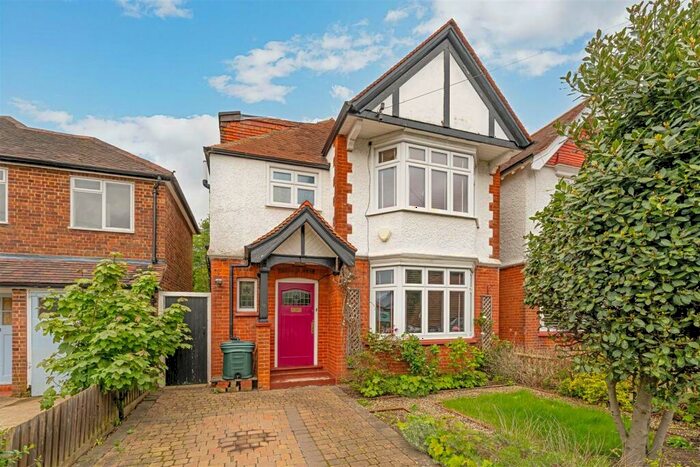 4 Bedroom Detached House To Rent In Bond Road, Surbiton, KT6