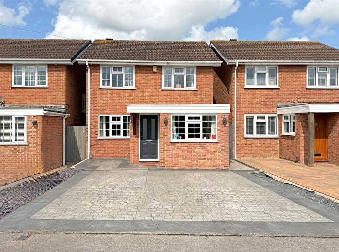 3 Bedroom Detached House For Sale In Milburn Grove, Bingham, NG13