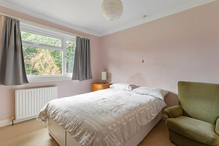 3 Bedroom Detached House For Sale In Roseneath Drive, Chiddingfold, GU8