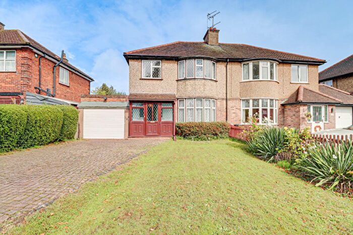 3 Bedroom Semi-detached House For Sale In Hatfield Road, St. Albans, Hertfordshire, AL4
