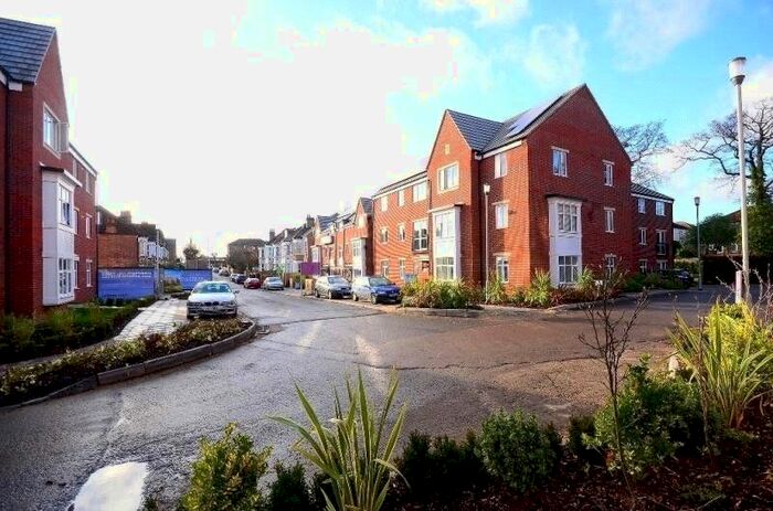 2 Bedroom Flat To Rent In Robinson Court, Chalfont Road, London, SE25