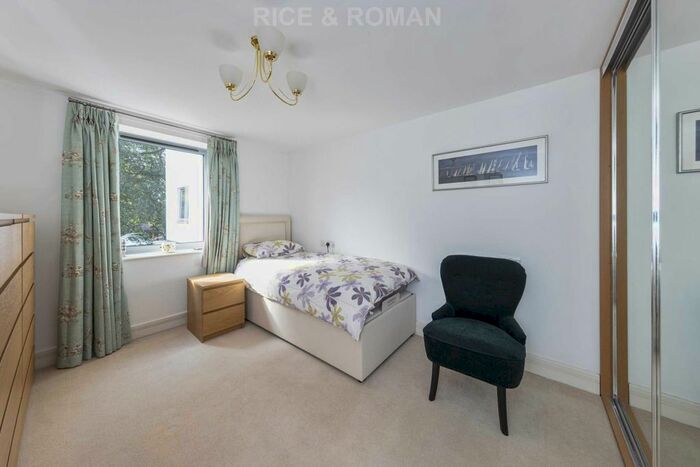 2 Bedroom Flat For Sale In Dial Stone Court, Weybridge, KT13