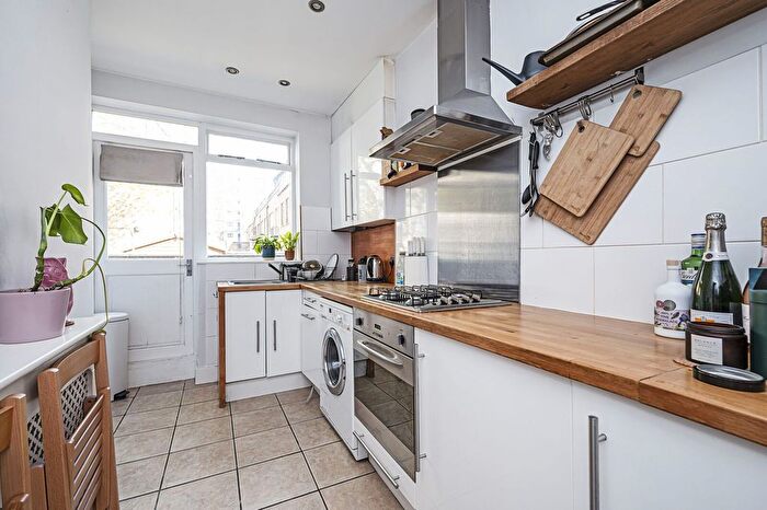 2 Bedroom Flat To Rent In Dalston Lane, Dalston, London, E8