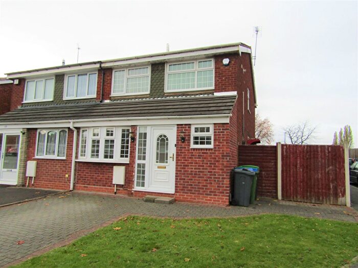 3 Bedroom Semi-Detached House To Rent In Brookside, Great Barr, B43