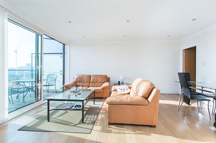 2 Bedroom Flat To Rent In Boardwalk Place, Canary Wharf, London, E14