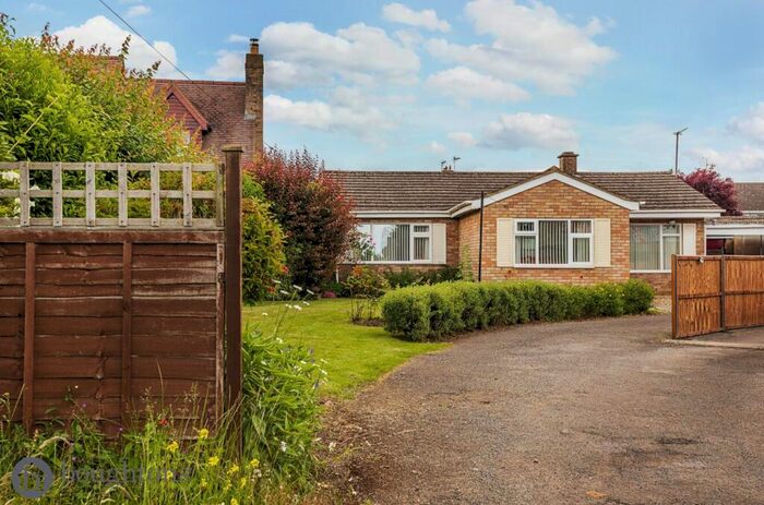2 Bedroom Detached Bungalow For Sale In Brackley Road, Charlton, OX17