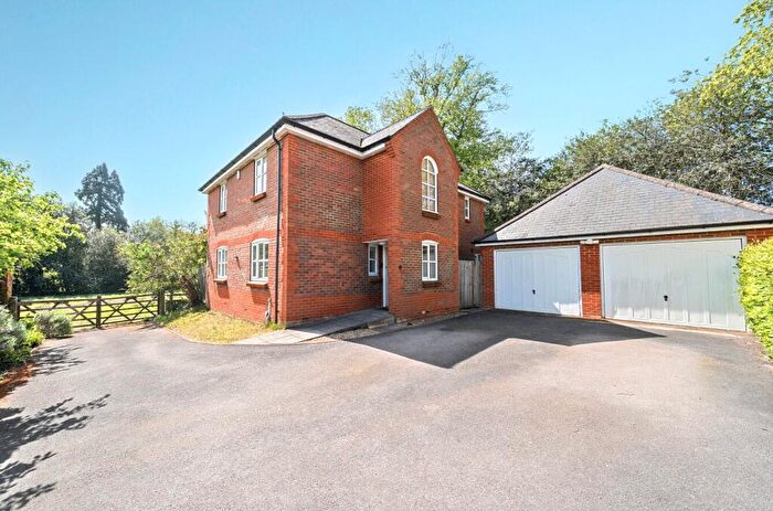 4 Bedroom Detached House For Sale In Woodland Crescent, Farnborough, Hampshire, GU14