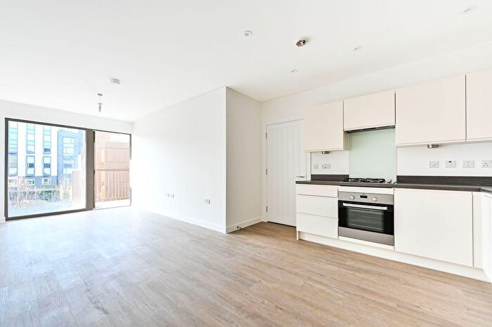 2 Bedroom Flat To Rent In Walnut Tree Close, Guildford, Guildford, GU1