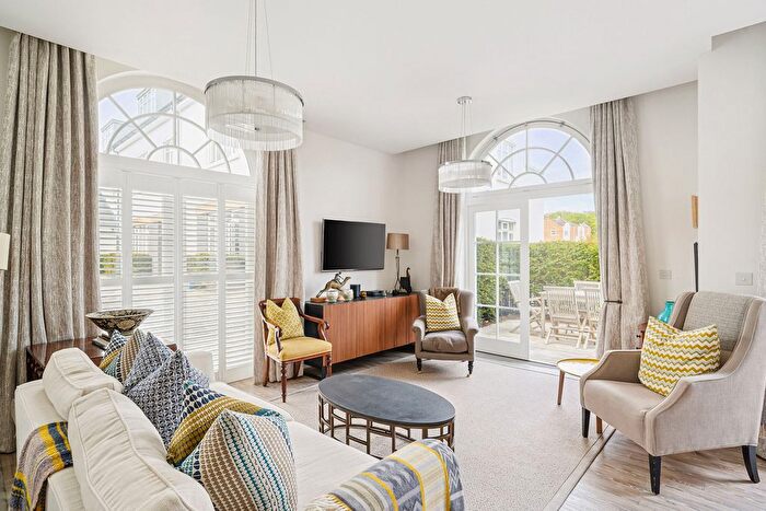 2 Bedroom Flat For Sale In Egerton Drive, Isleworth, TW7