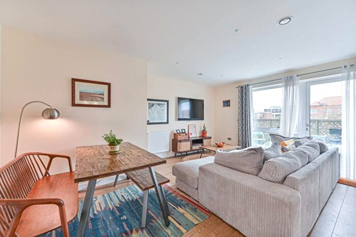 2 Bedroom Flat For Sale In Lomond Grove, Camberwell, London, SE5