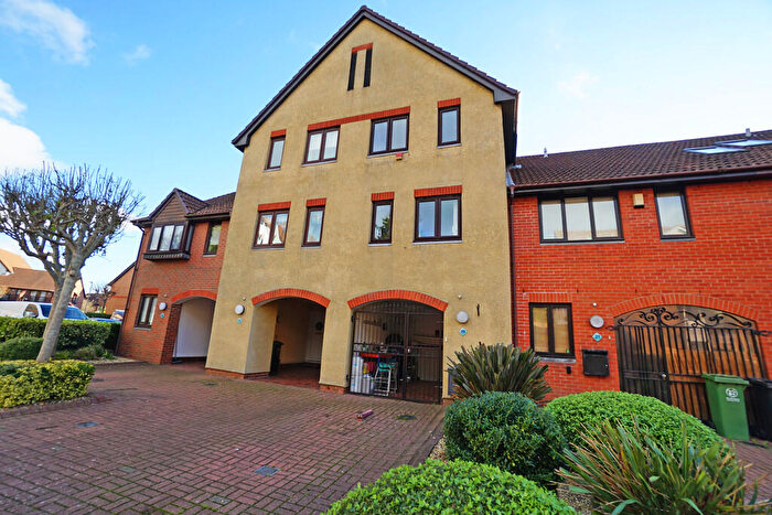 3 Bedroom Town House For Sale In Newlyn Way, Port Solent, PO6