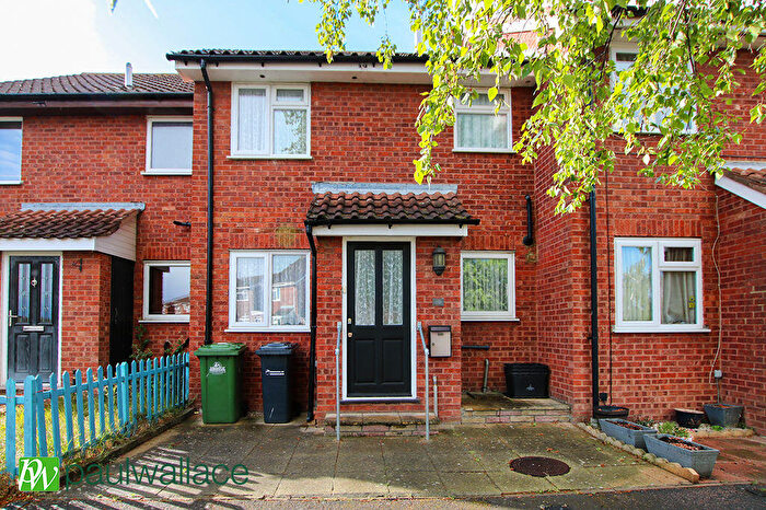 1 Bedroom Terraced House To Rent In Broomfield Avenue, Turnford, EN10