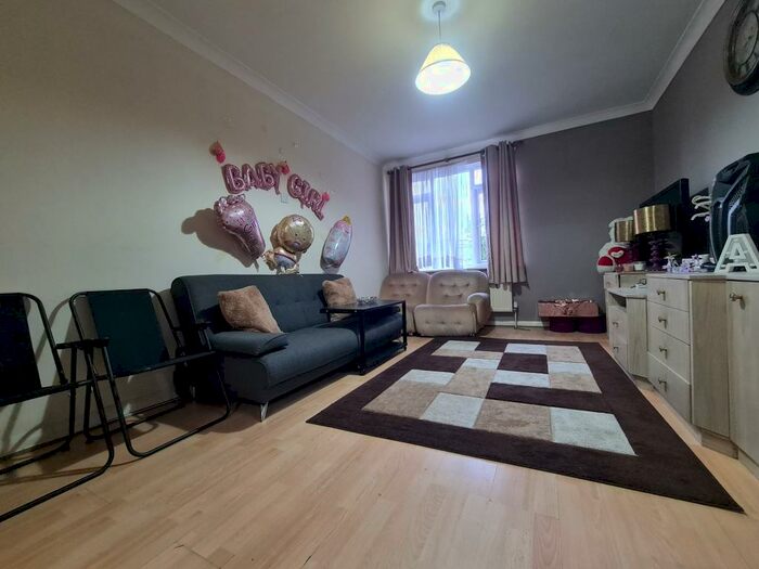 1 Bedroom Flat To Rent In Canberra Close, Hendon, London, NW4