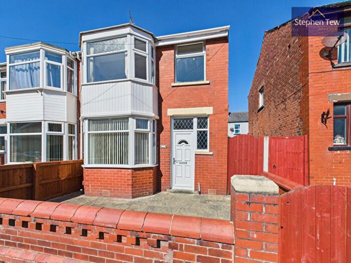 3 Bedroom Semi-Detached House To Rent In Finsbury Avenue, Blackpool, FY1