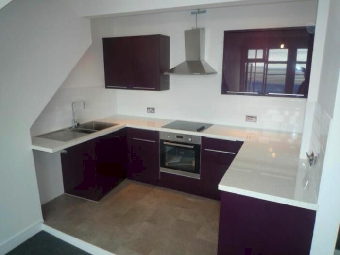 1 Bedroom Flat To Rent In Broadway, Leigh On Sea, Essex, SS9
