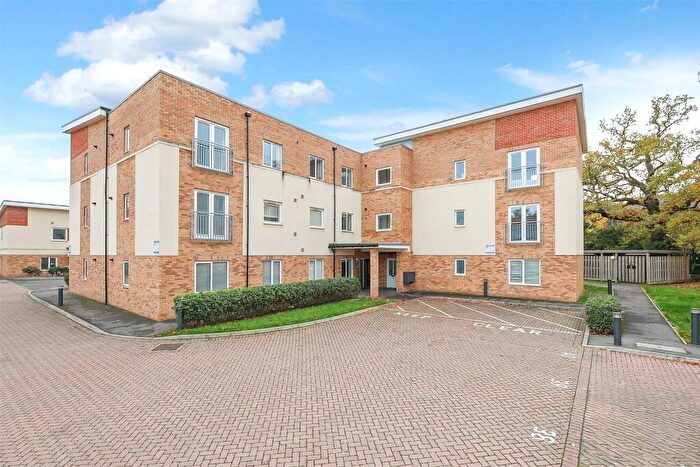 2 Bedroom Flat For Sale In Thornton Close, Leatherhead, Surrey, KT22