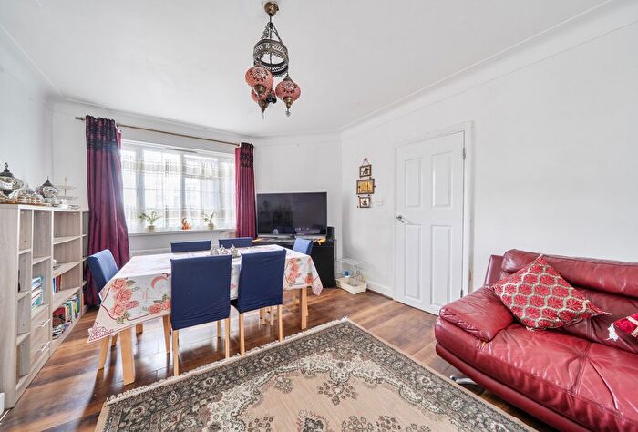 3 Bedroom Flat For Sale In Barons Court, Church Lane, Kingsbury, NW9