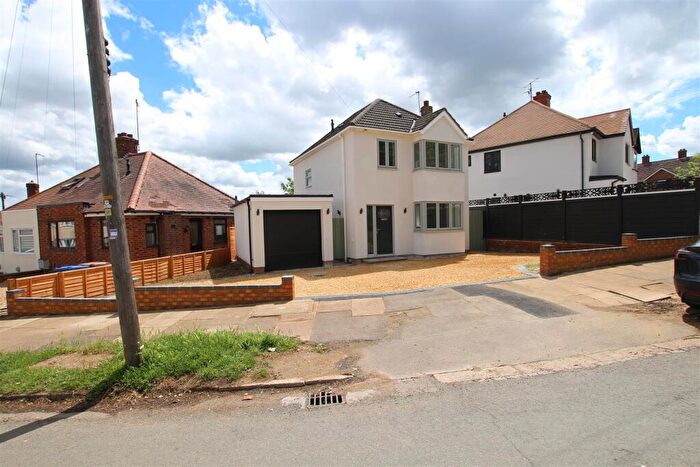 3 Bedroom Detached House For Sale In Windsor Crescent, Northampton, NN5