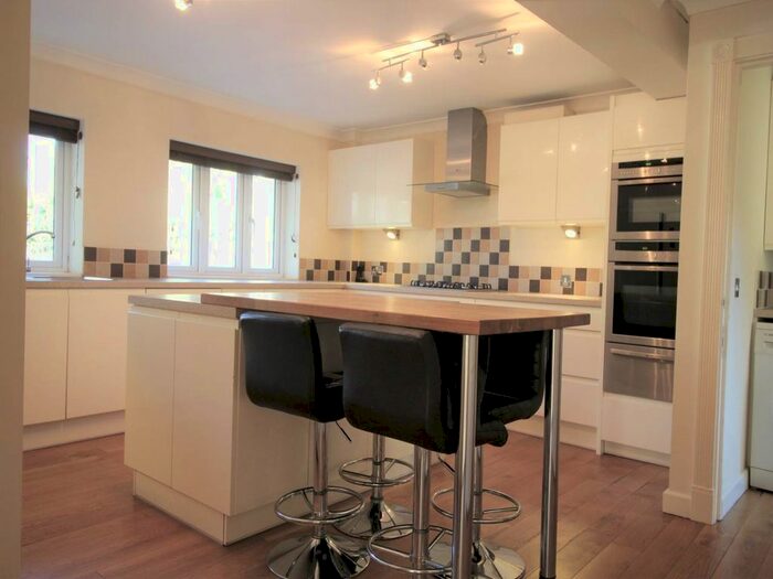 4 Bedroom Detached House To Rent In Compton Avenue, Lilliput, Poole, BH14